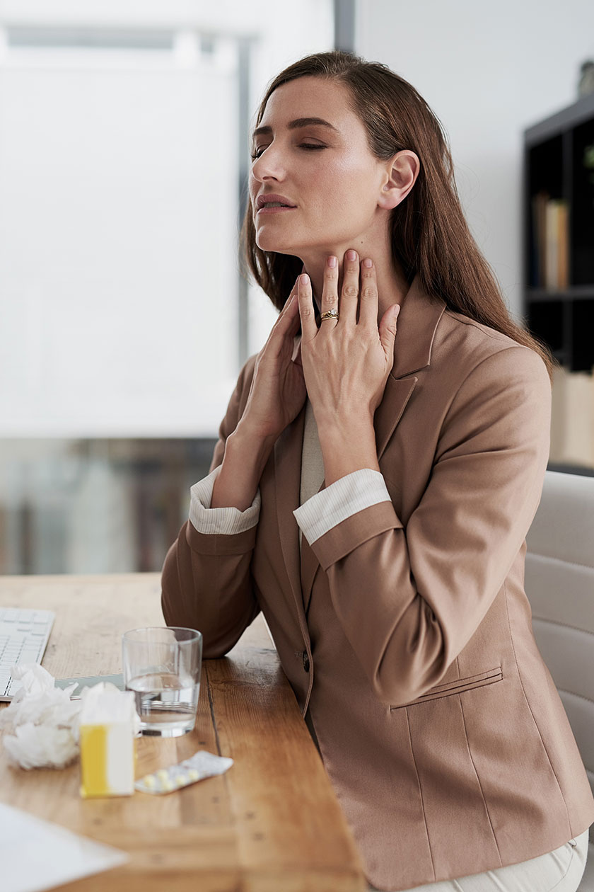 Боль в горле: осмотр миндалин и ротоглотки при ЛОР-заболеваниях